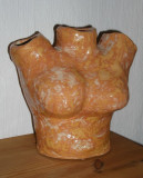 weiblicher Torso (Ton gebrannt und lasiert 20x45; Frühjahr 2013)