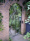 Gartentor (eigener Entwurf von Metallwerkstatt Born 1993 umgesetzt)